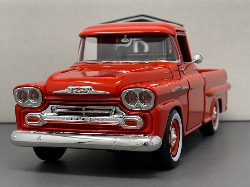 Chevrolet Apache Fleetside Pick Up - Motormax 1:24 Diecast