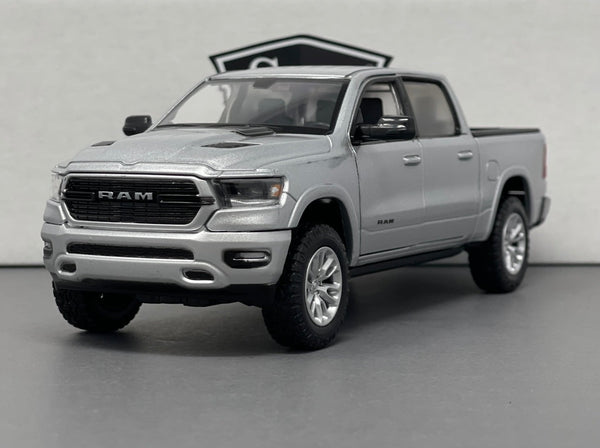 Dodge Ram 1500 Crew Cab - Motormax 1:24 Diecast