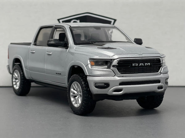 Dodge Ram 1500 Crew Cab - Motormax 1:24 Diecast