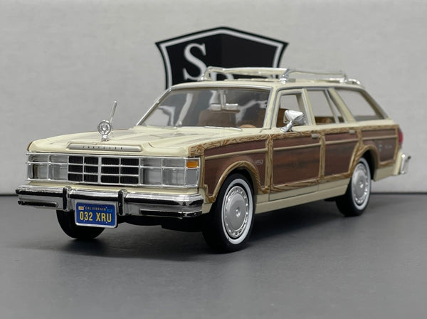 Chrysler Lebaron Town & Country Wagon - Motormax 1:24 Diecast