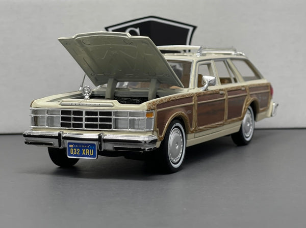 Chrysler Lebaron Town & Country Wagon - Motormax 1:24 Diecast