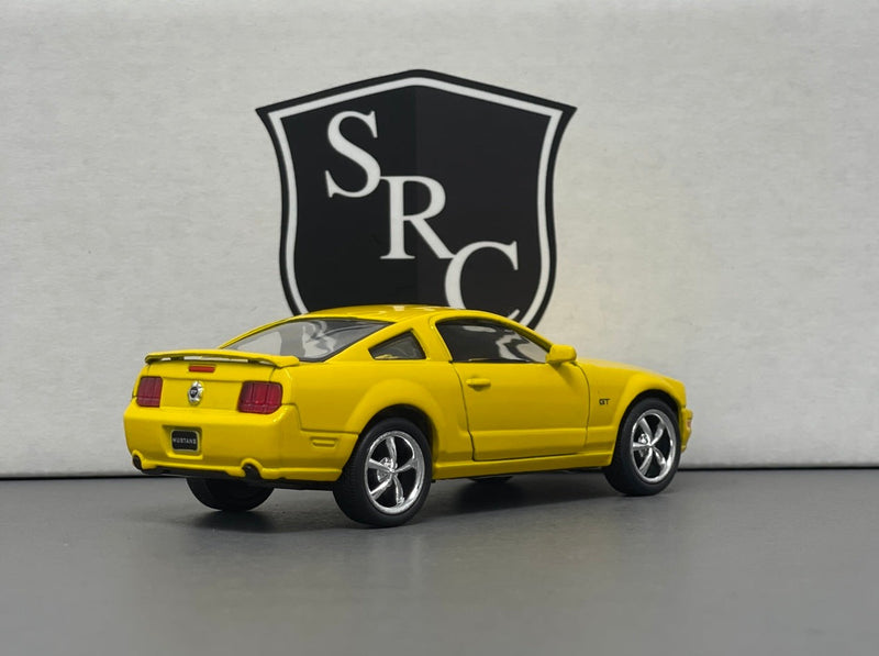 Ford Mustang GT - Kinsmart 1:38 Diecast