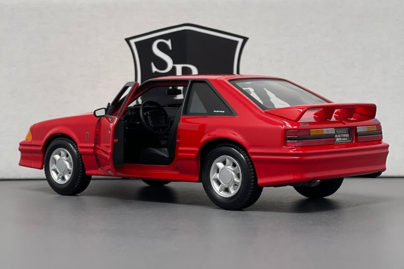 Ford Mustang SVT Cobra - Maisto 1:24 Diecast