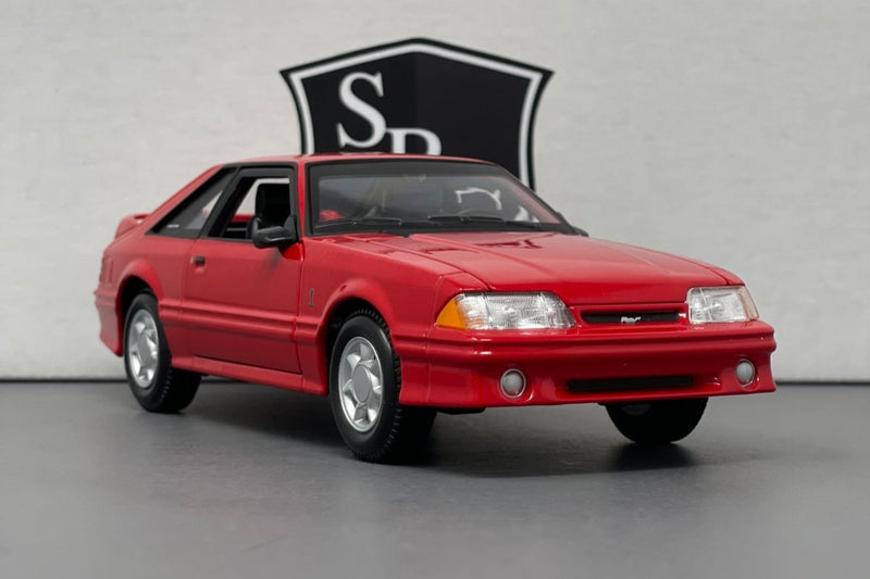 Ford Mustang SVT Cobra - Maisto 1:24 Diecast