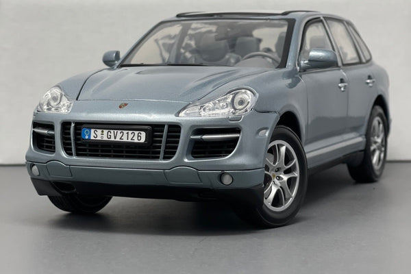 Porsche Cayenne Tubro - Motormax 1:18 Diecast