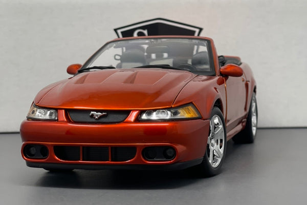 Ford Mustang SVT Cobra - Maisto 1:18 Diecast