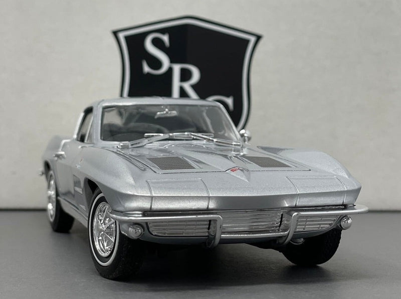 Chevrolet Corvette C2 - Welly 1:24 Diecast