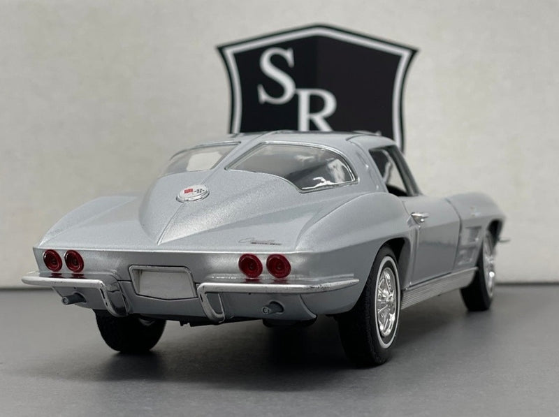 Chevrolet Corvette C2 - Welly 1:24 Diecast