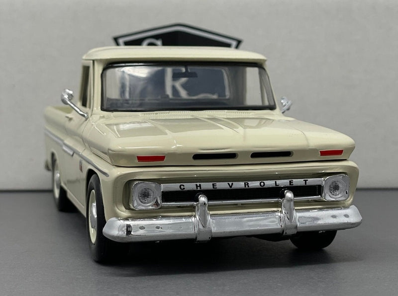 Chevrolet C10 Pickup - Motormax 1:24 Diecast – Strada Racing Club