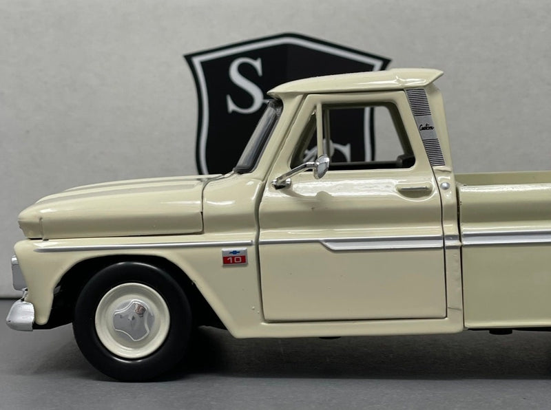 Chevrolet C10 Pickup - Motormax 1:24 Diecast