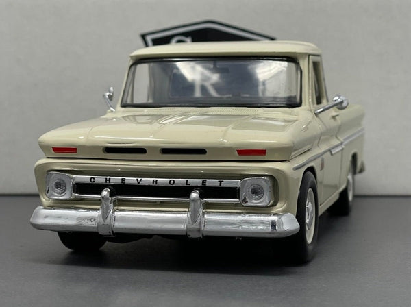 Chevrolet C10 Pickup - Motormax 1:24 Diecast