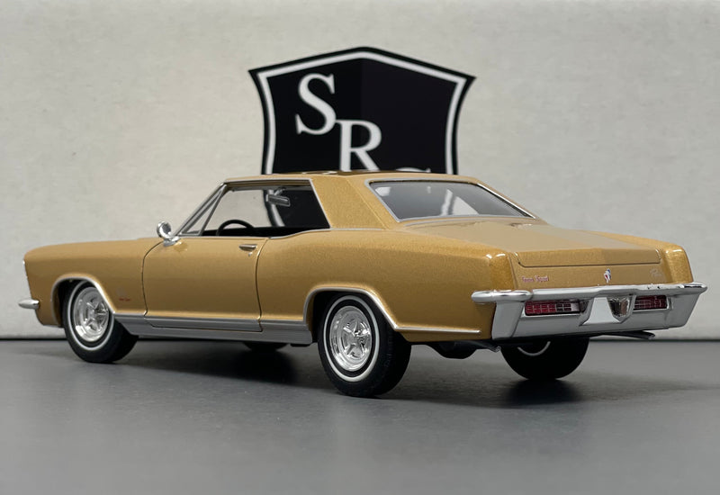 Buick Riviera - Welly 1:24 Diecast