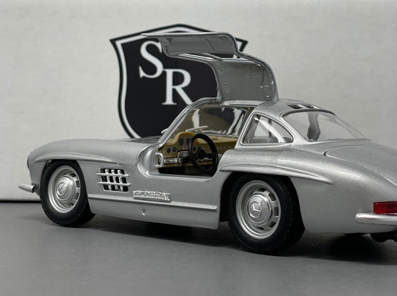 Mercedes-Benz SL 300 - Bburago 1:24 Diecast