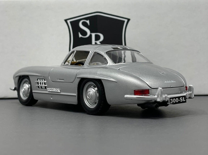 Mercedes-Benz SL 300 - Bburago 1:24 Diecast